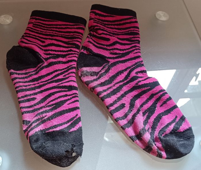 Chaussettes portées et usées - photo numéro 2