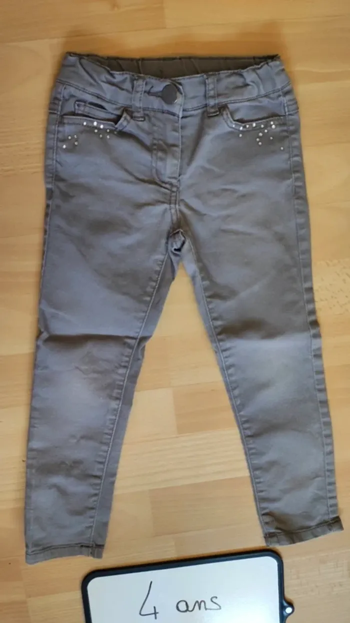 Pantalon+ t-shirt taille 4 ans
#rosalee4ans - photo numéro 2
