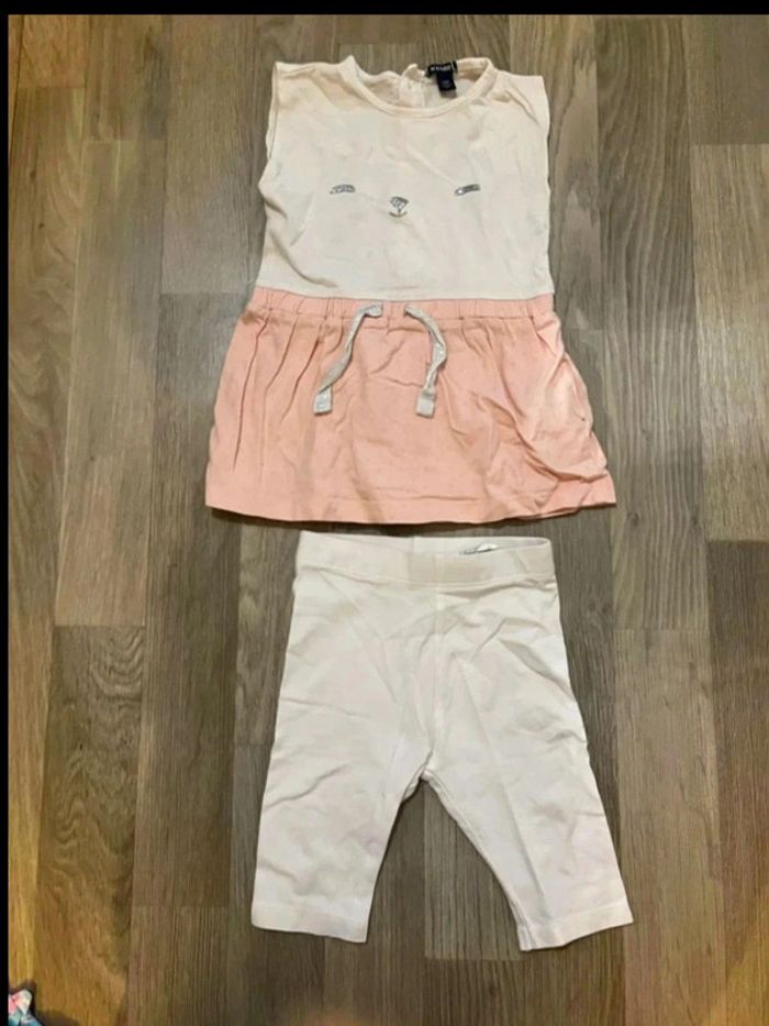Très bel ensemble robe plus pantacourt taille 12 mois