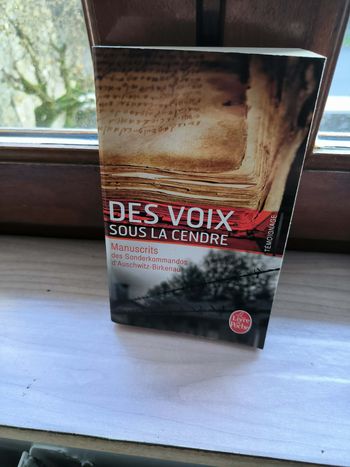 livre des vois sous la cendre en tres bon etat ref EC