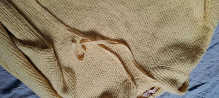 Pull tricot à capuche. V Code Paris. Taille unique. - photo numéro 3