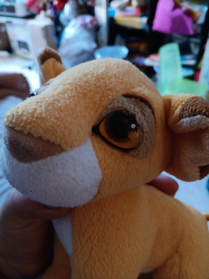 Peluche simba 20cm env usures sur le nez et yeux - photo numéro 3