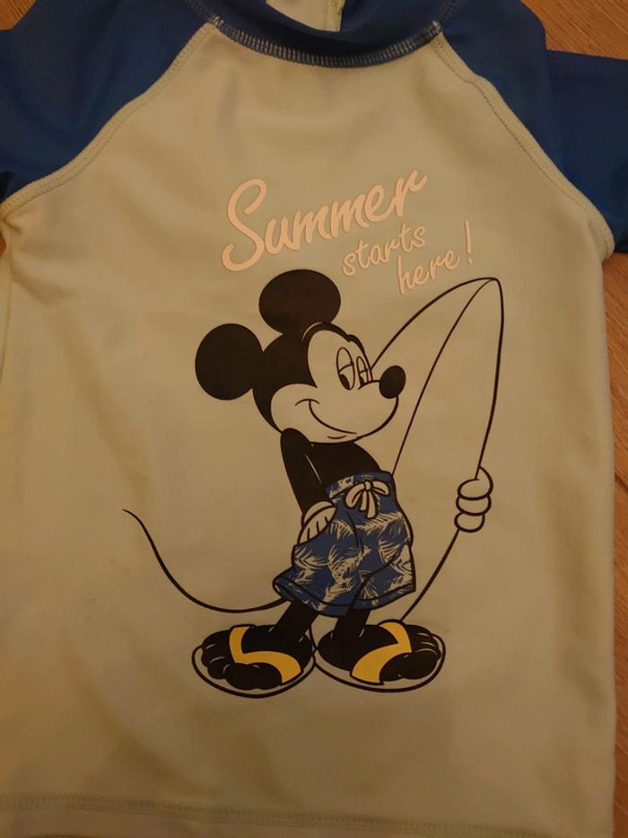T shirt aquatique mickey fait du surf - photo numéro 2