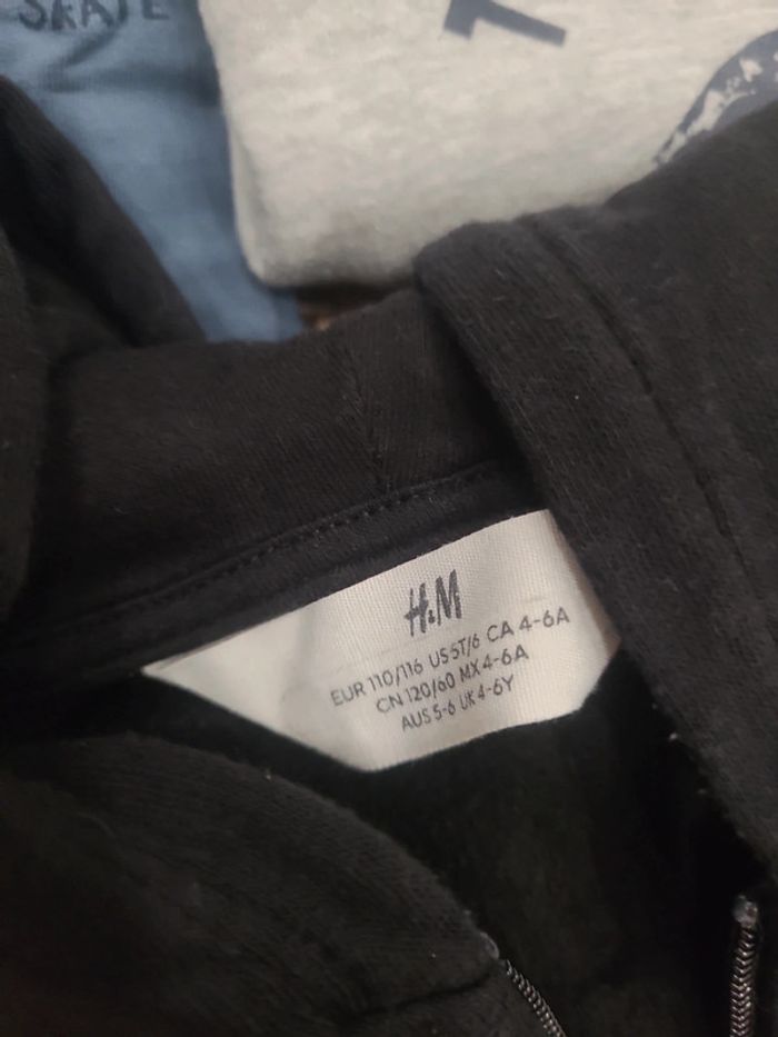 Lot gilet zippés et pull - photo numéro 4