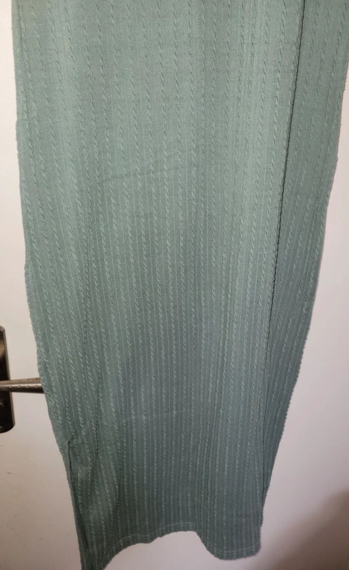 Robe verte moulante mi longue - photo numéro 5