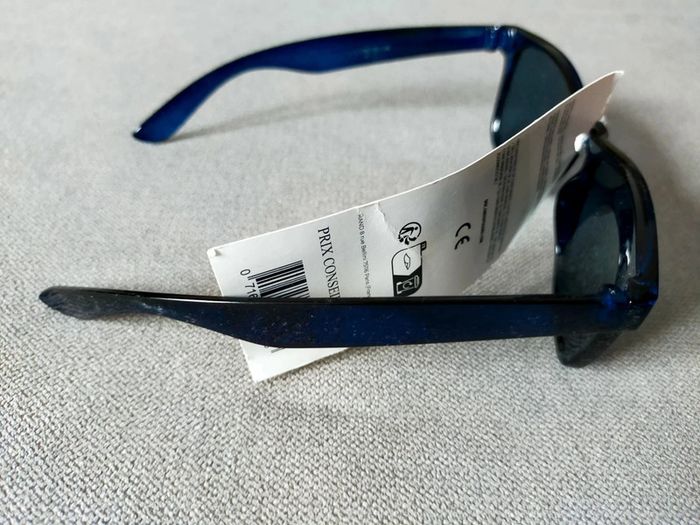 Lunettes de soleil noir bleu nuit – neuves avec étiquette - photo numéro 3
