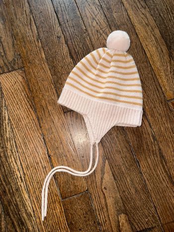 Bonnet en laine Fub 6-9 mois  Valeur 35 euros