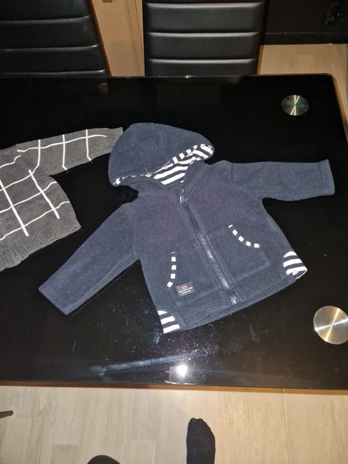 2 gillets 6 mois - photo numéro 3