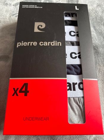 Boîte de quatre Boxers marque Pierre Cardin, taille L neuf encore dans la boîte d’origine