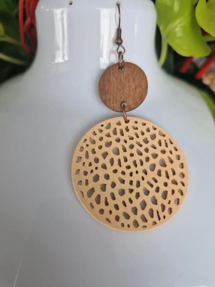 Boucles d'oreilles fantaisies ronds en bois - photo numéro 3