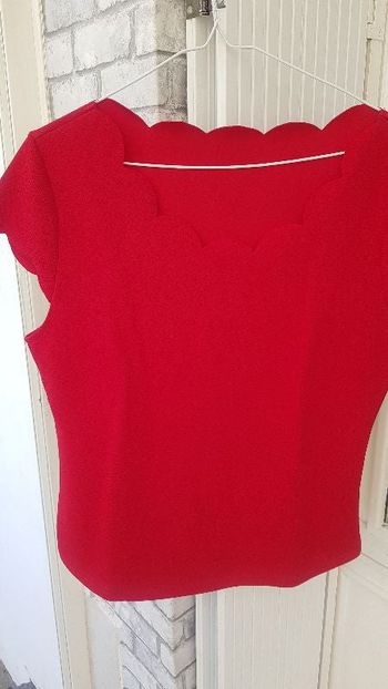 blouse rouge sans manches