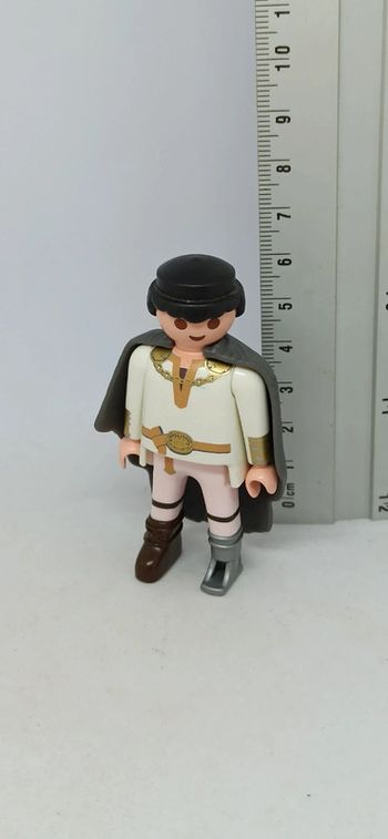 Homme Harold viking haut blanc avec peau playmobil