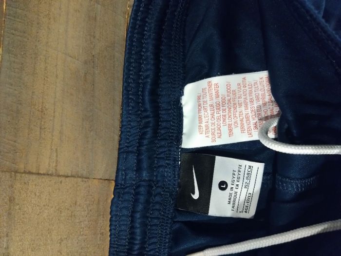 Bermuda de sport Nike bleu marine garçon 12-13 ans – Très bon état - photo numéro 2
