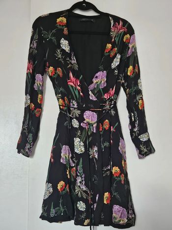 Robe portefeuille fleurie Zara