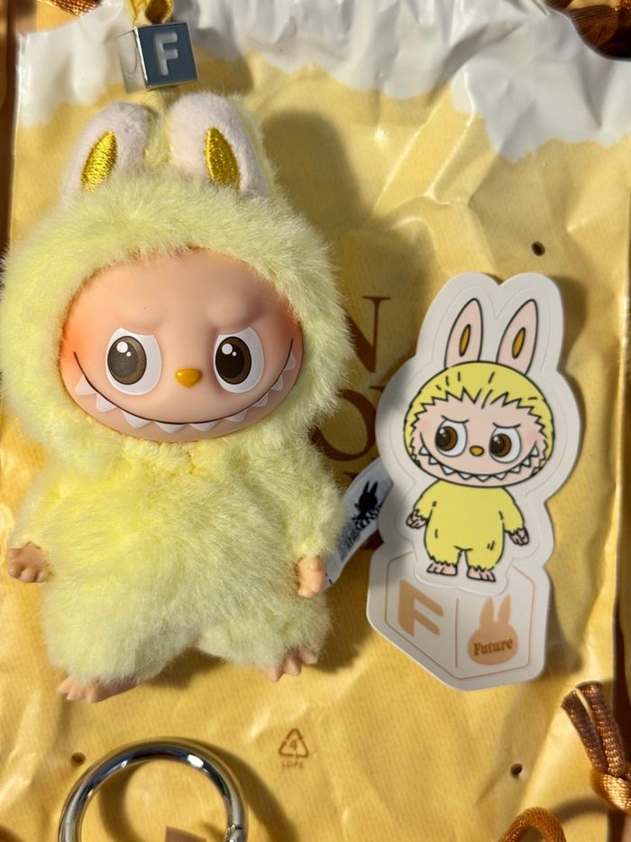 labubu pin for love letter "F"