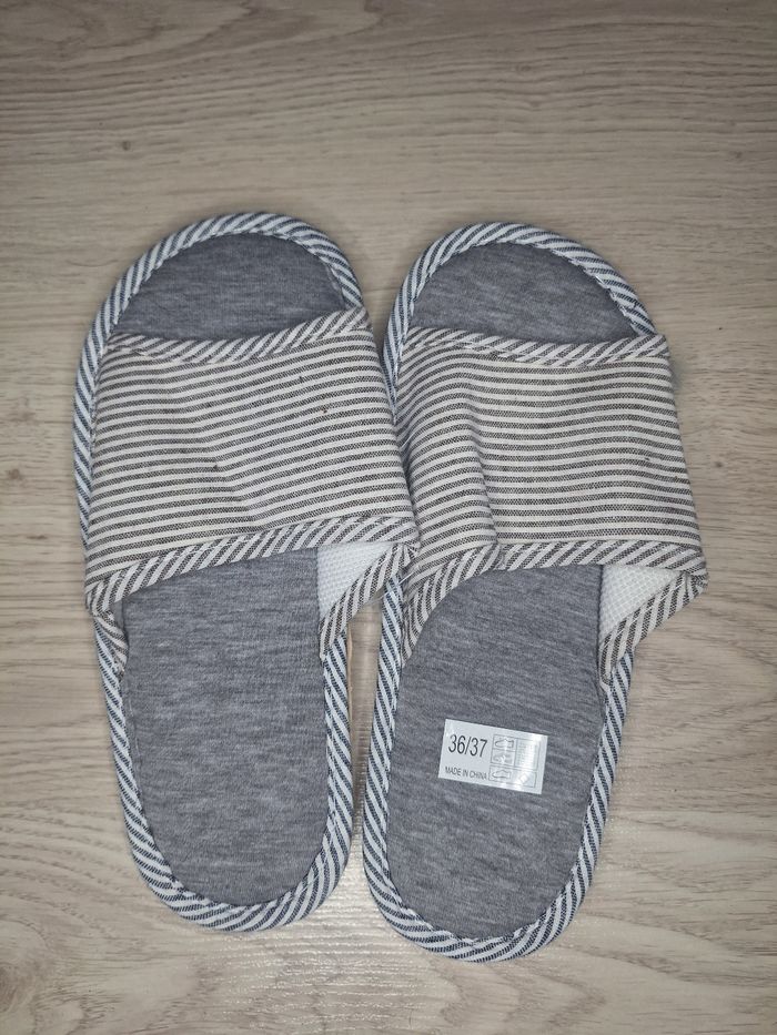 Sandales tissu taille 36 neuf