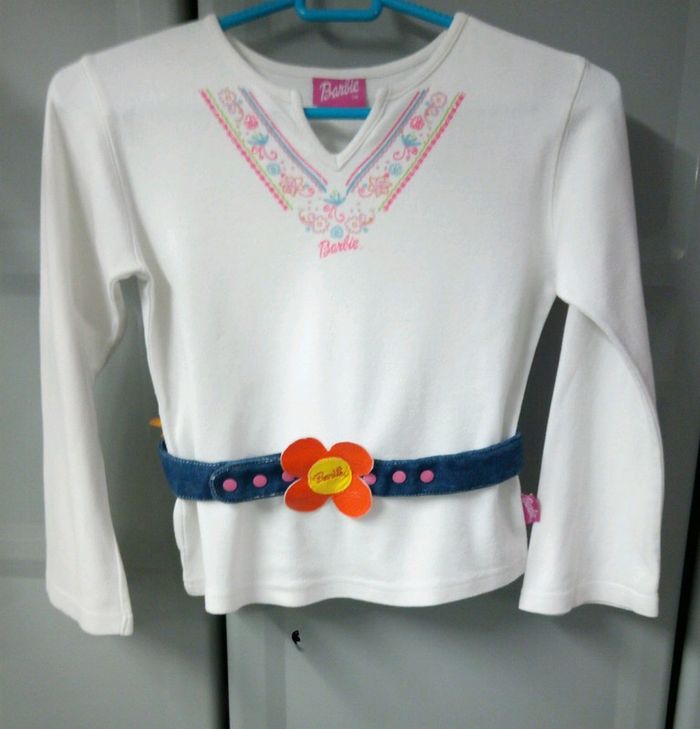 Tee-shirt et ceinture Barbie 8 ans - photo numéro 3