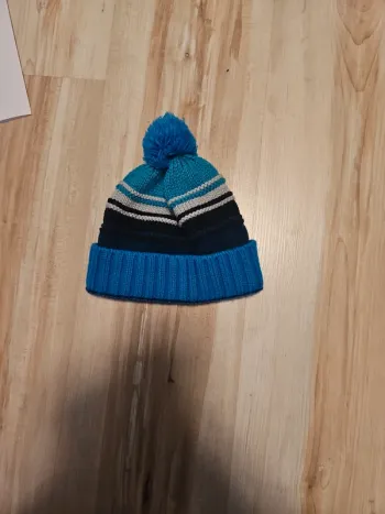 Bonnet garçon en laine neuf sans étiquette