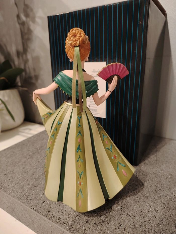 Figurine Disney Anna showcase haute couture - photo numéro 4