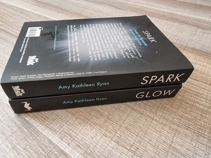 Série Glow par Amy Kathleen Ryan - photo numéro 6