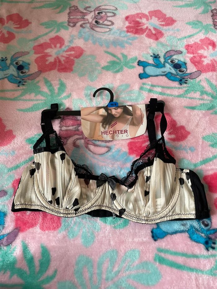 Soutien gorge avec armatures crème et noir à motifs et dentelle, taille 90B, marque Daniel Hechter