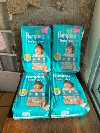 Couche taille 4 Pampers : 180 Couches (4*45)