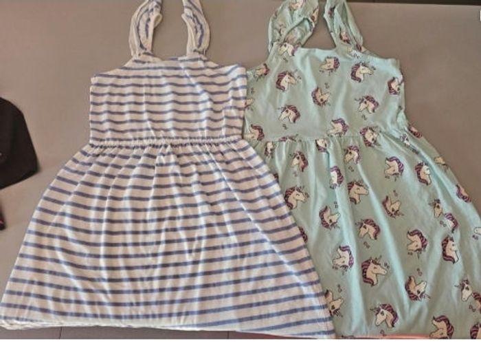 lot de 2 robes de la marque Kiabi, taille 10 ans.