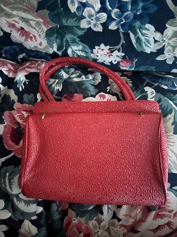 Petit sac à main vintage en plastique rouge bordeaux