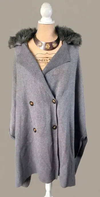 Zara Manteau Veste Cape Poncho col fausse fourrure grise taille