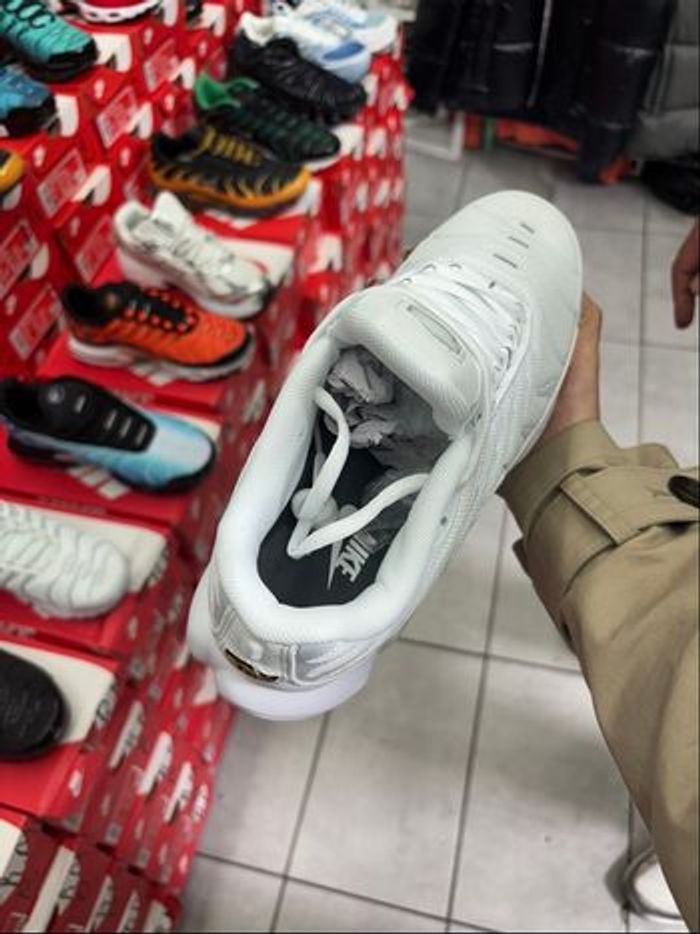 Tn blanche taille 45 - photo numéro 3