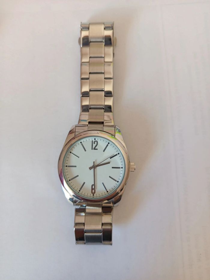 Montre homme à quartz à aiguilles acier
