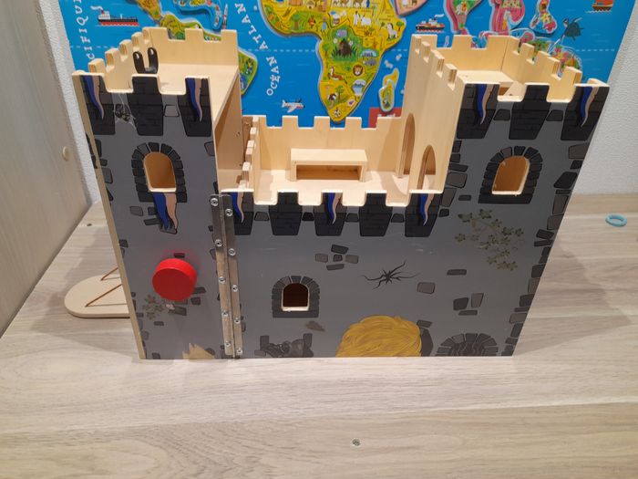 Jouet chateau fort en bois