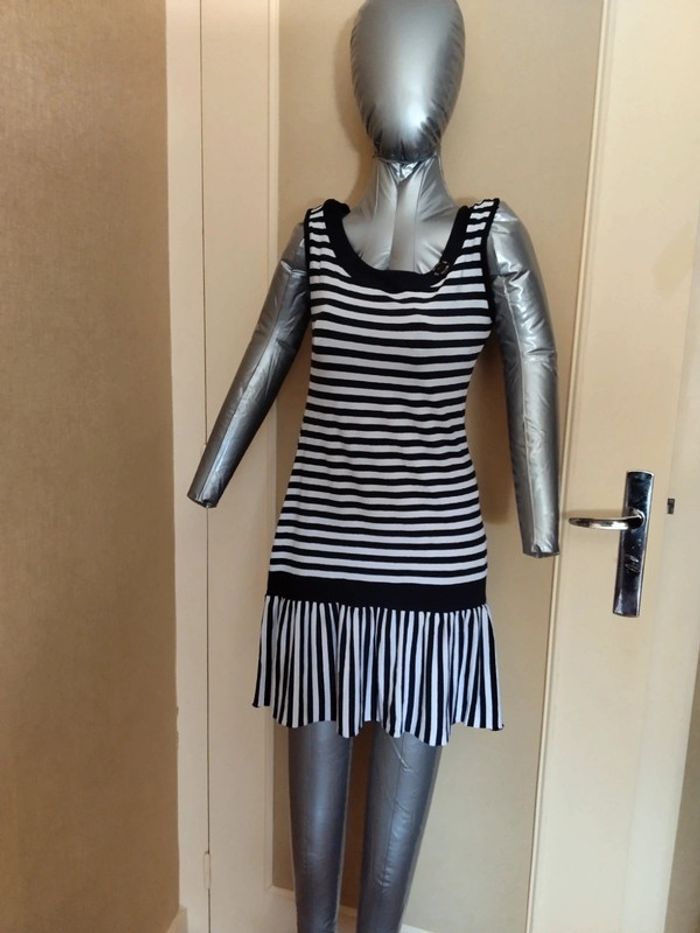 Robe sans manches. Marque Natural (A62)