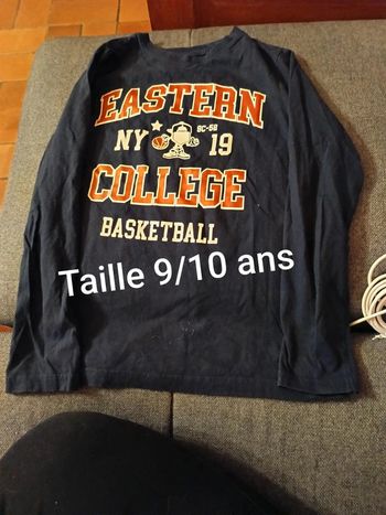 T shirt manche longue taille 9/10 ans