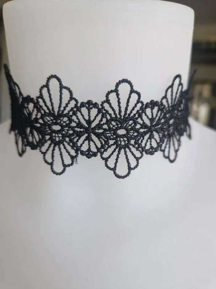 Collier fantaisie ras de cou choker floral noir - photo numéro 2