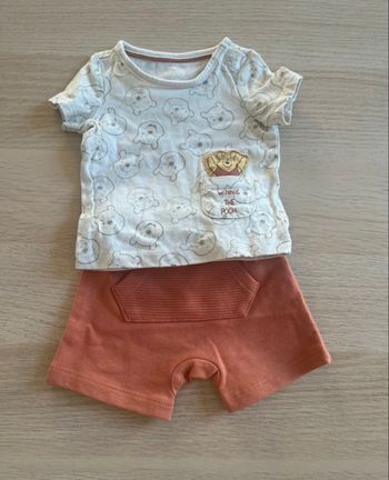 Ensemble Winnie l’ourson t-shirt et short taille 56 cm