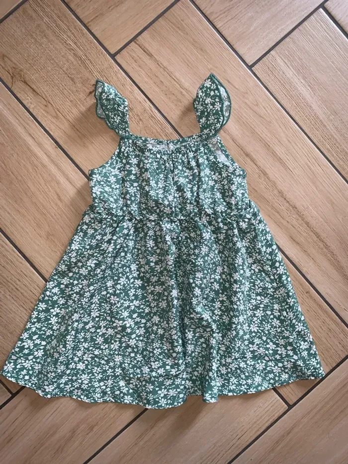 Robe verte - photo numéro 3