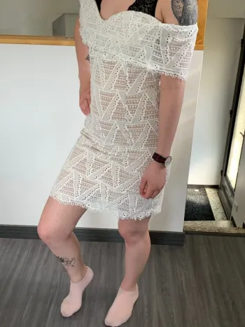 Robe broderies sexy Danity épaules dénudées
