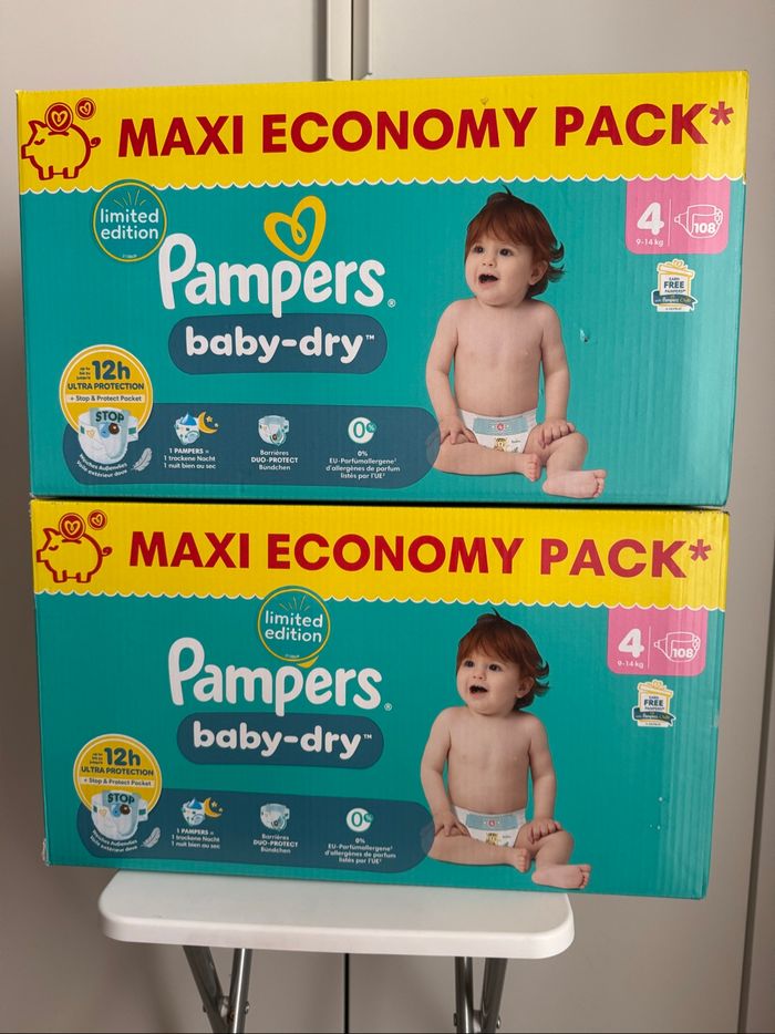 216 couches Pampers taille 4