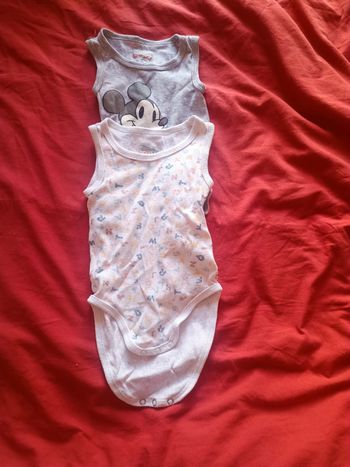 Lot de 2 bodies sans manche
