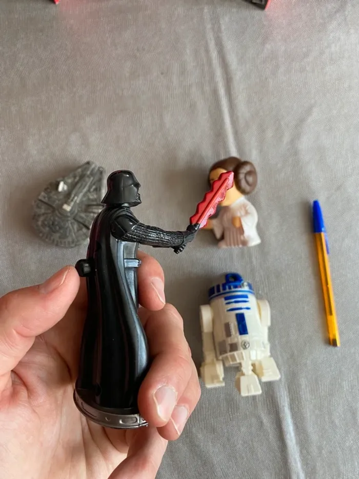 Lot 5 Burger King McDonalds toys Star Wars 2005 2009 - photo numéro 4