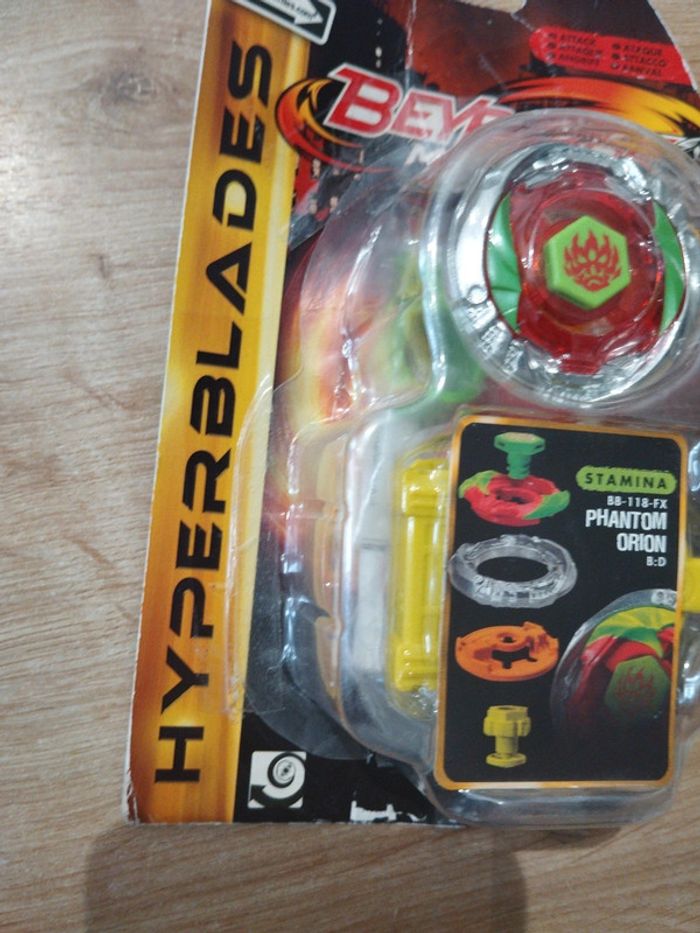 Beyblade metal fury hyperblades phantom orion 2012 hasbro - photo numéro 5