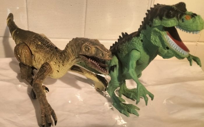 Lot de 2 dinosaures
