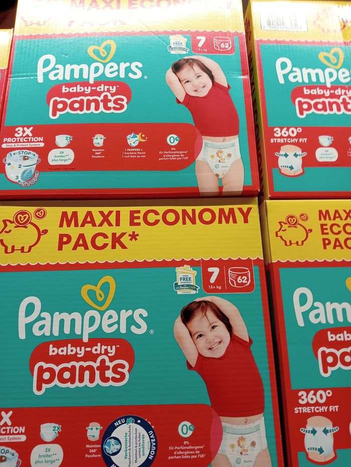 Deux cartons de couches Pampers pants taille 7