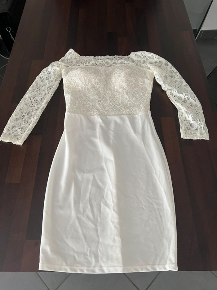 Jolie Robe de cérémonie dentelle parfait état taille 38 - photo numéro 3