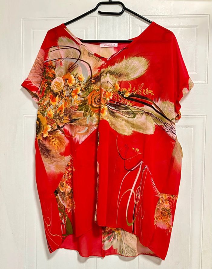 Chemisier Rouge à fleurs taille 42 - photo numéro 2