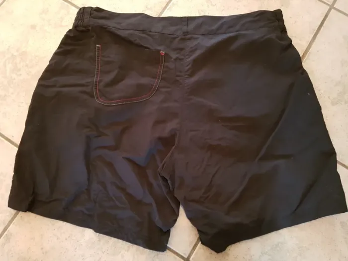 Short sport, Décathlon,  taille 44 - photo numéro 4