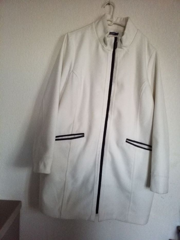 Manteau blanc avec zip et 2 poches taille XL