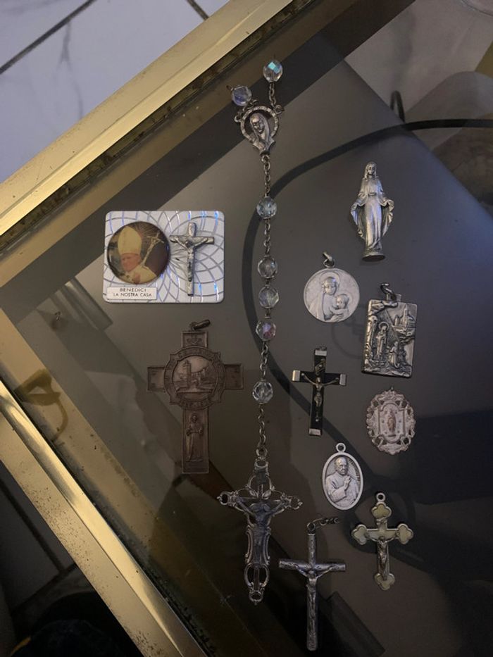 Médailles crucifix jésus pape vierge Marie