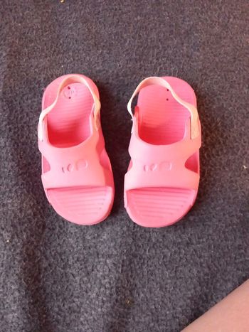 Sandales de plage ou piscine decathlon point21/22
